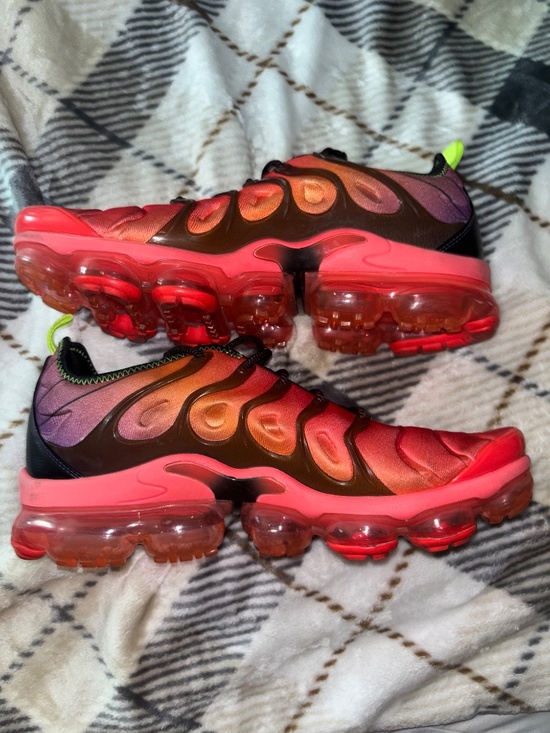 nike air vapormax plus flight pack black and pink